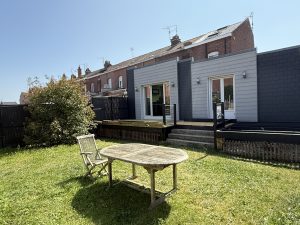 Maison semi-individuelle avec garage