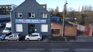 Immeuble professionnel de 220m2 et 200m2 d&rsquo;entrepôts