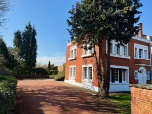 Maison de charme Art Déco en plein centre-ville   Jardin arb