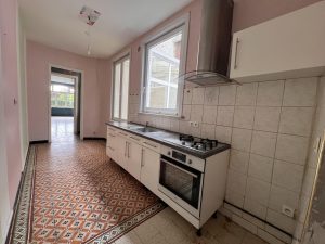 Maison 1930 pleine de potentiel   Proximité centre-ville de