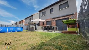 Maison avec vie de plain pied. Jardin, Carport & vaste Parki